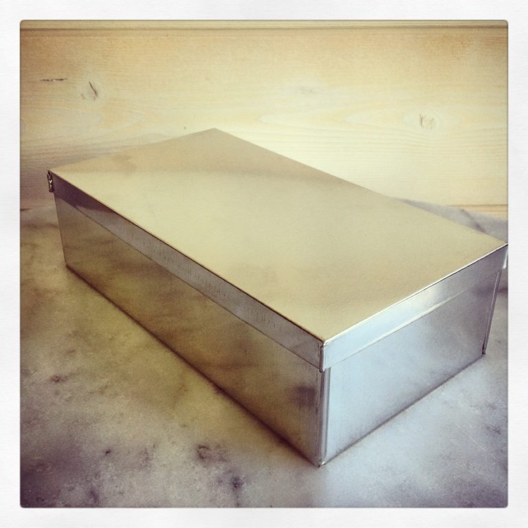 Boîte métallique en fer blanc